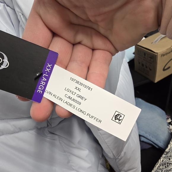 Calvin Klein puffy jacket - Picture 5 of 7